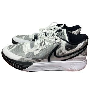 Men’s Nike Kyrie 8 white/black sneaker. Size 14.